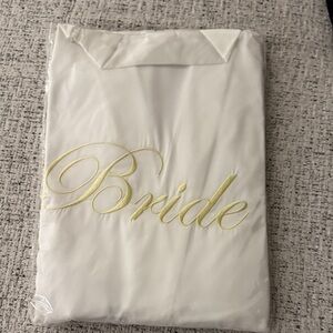 Plus size White Bride Robe with Gold Embroidery